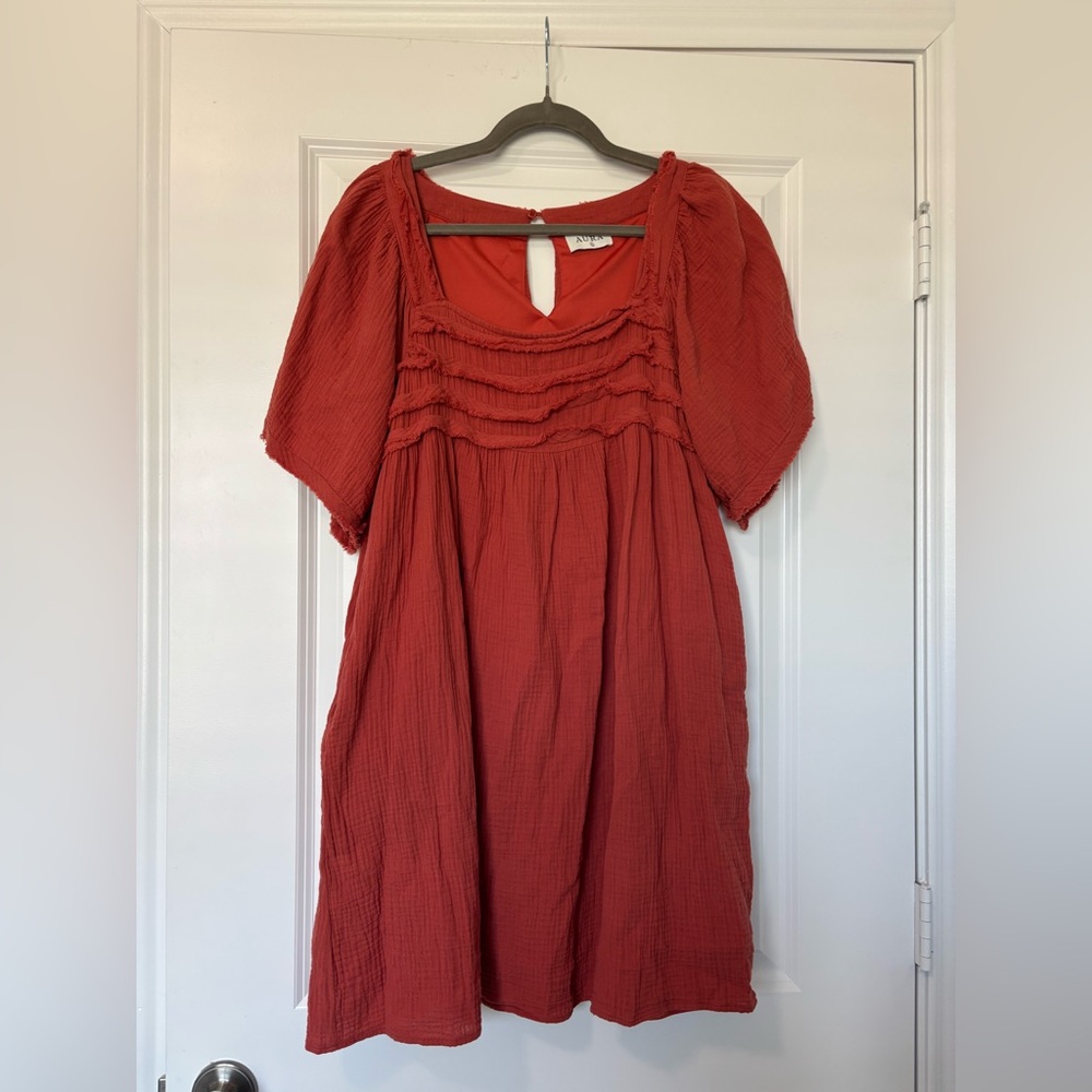 Aura‎ mini dress short puff sleeves and a tiered ruffled neckline orange size L